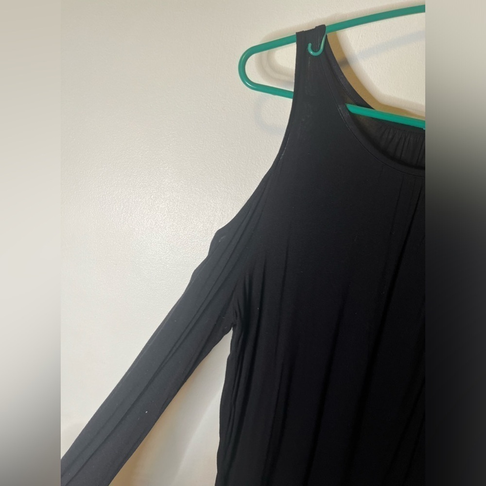 Long sleeve open shoulder top size medium - Picture 4 of 4